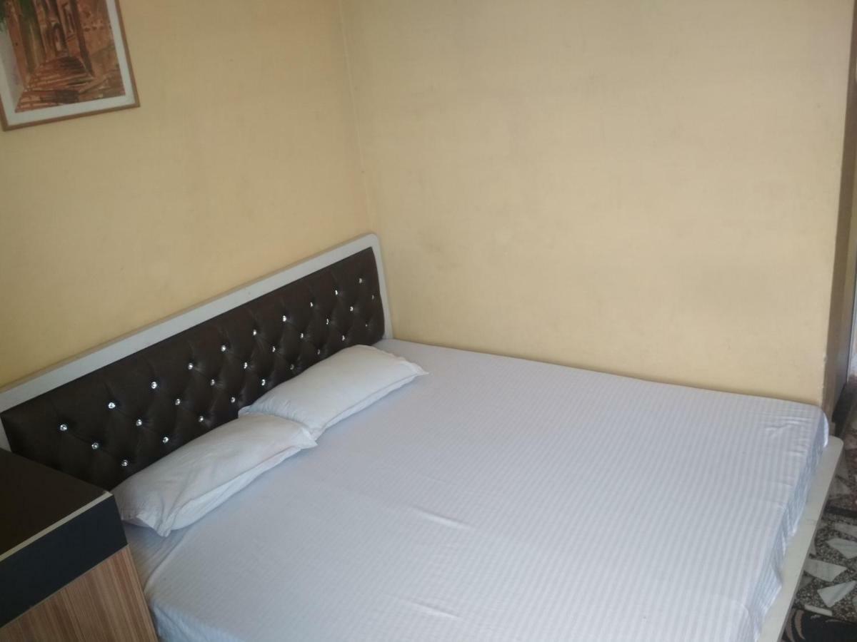 Leela Guest House Varanasi Exterior foto